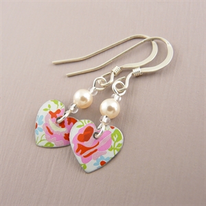 Picture of Spring Tiny Round Heart & Pearl Earrings
