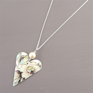 Picture of Emily Jane Floral Slim Heart & Pearl Necklace JS1B